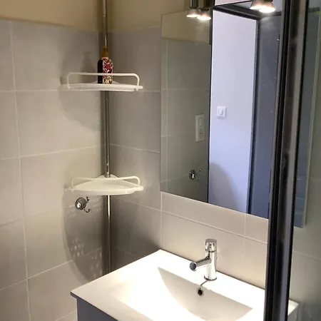 Avec Jardinet アパート *