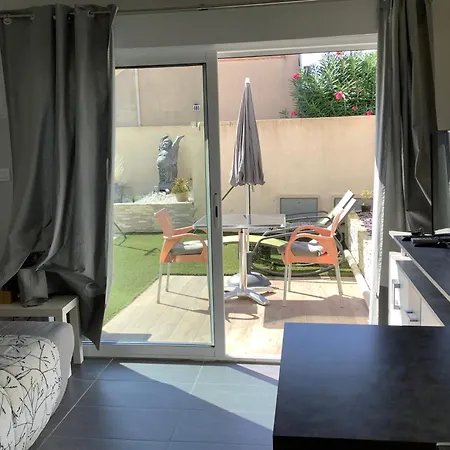Avec Jardinet Apartment
